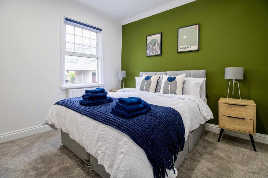 Spacious 3 Bed 3 Bath Aldgate Appartement