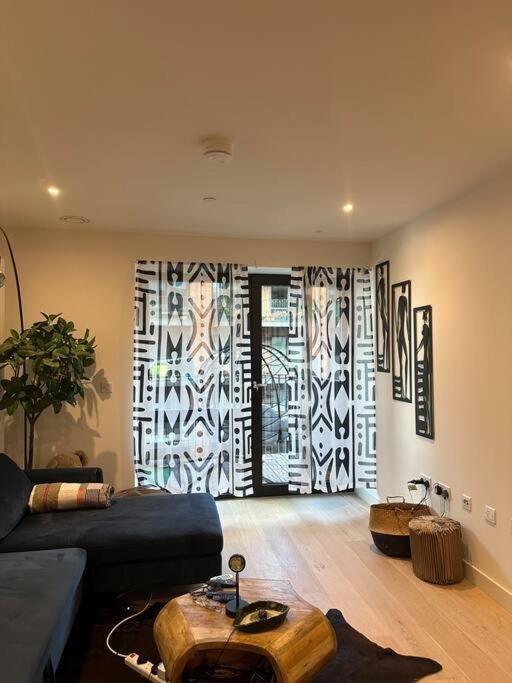 Royal Docks Riverside 3 Bed * Londen