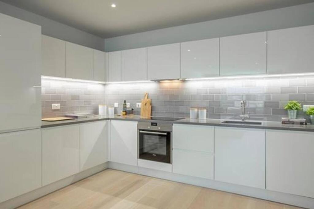 Royal Docks Riverside 3 Bed Appartement *