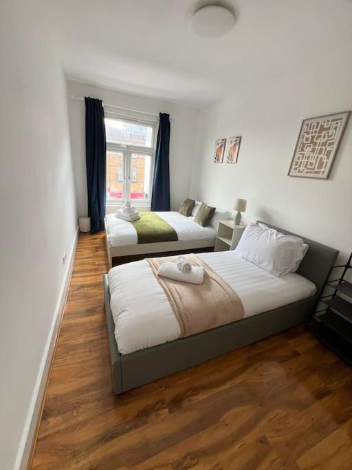 2 Bedroom Near Station Leilighet London