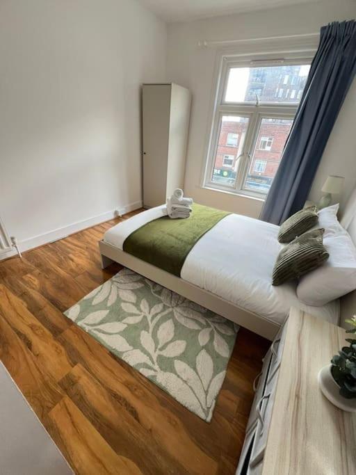2 Bedroom Near Station London