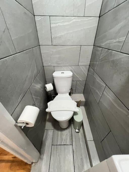 2 Bedroom Near Station Leilighet