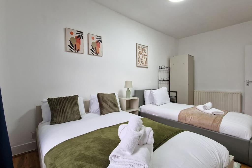 2 Bedroom Near Station * London
