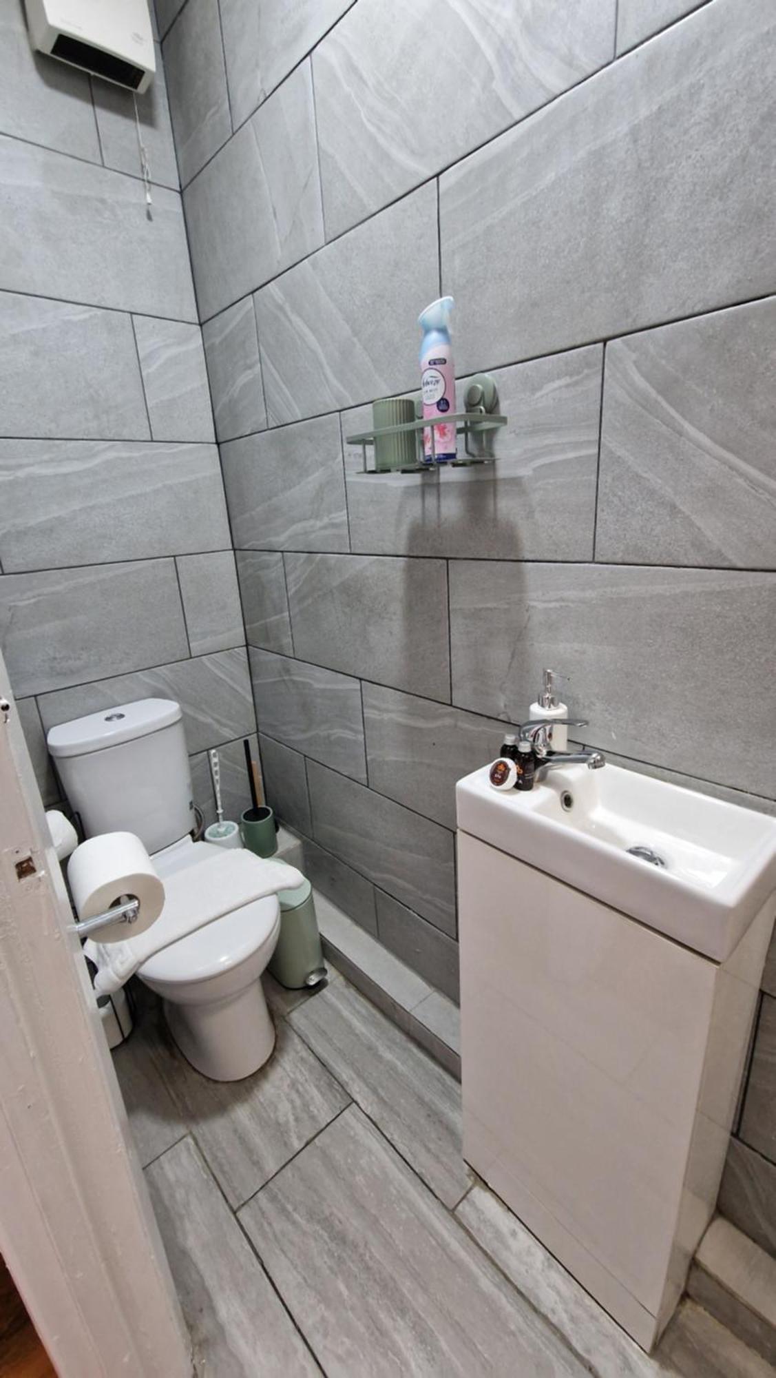 Leilighet 2 Bedroom Near Station London