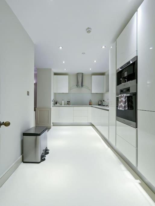 Extra Big 4-bed House In Liverpool Street! Feriehus London