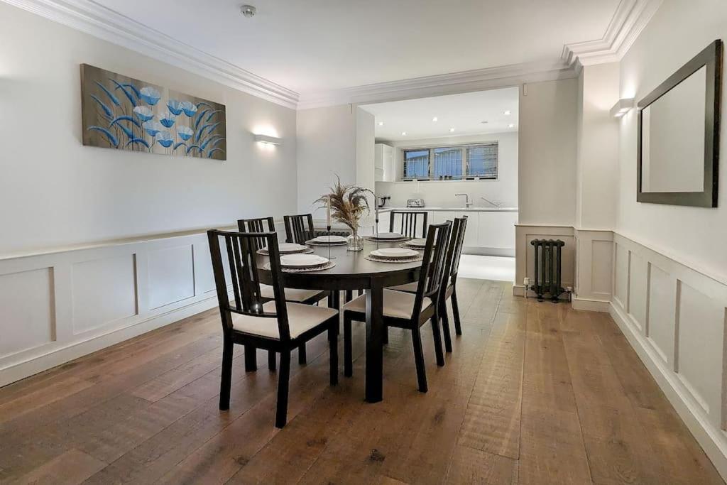 Feriehus Extra Big 4-bed House In Liverpool Street! *