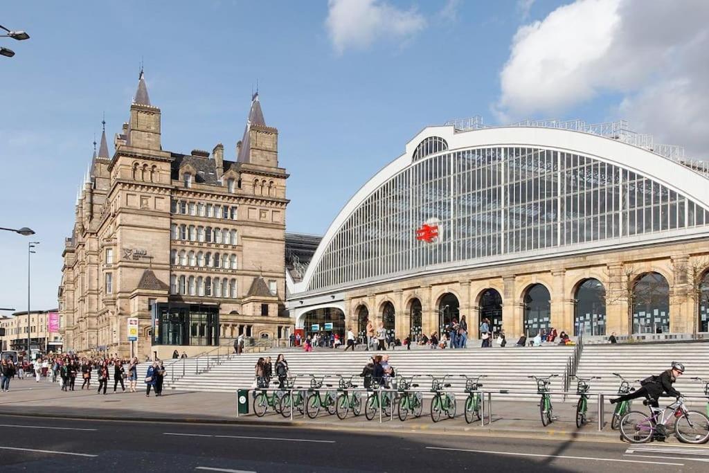 Feriehus Extra Big 4-bed House In Liverpool Street!