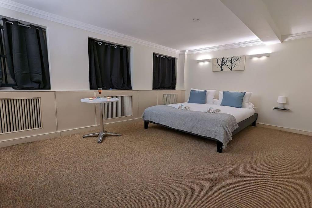 Feriehus Extra Big 4-bed House In Liverpool Street! *