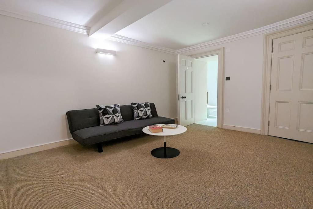 Feriehus Extra Big 4-bed House In Liverpool Street! *
