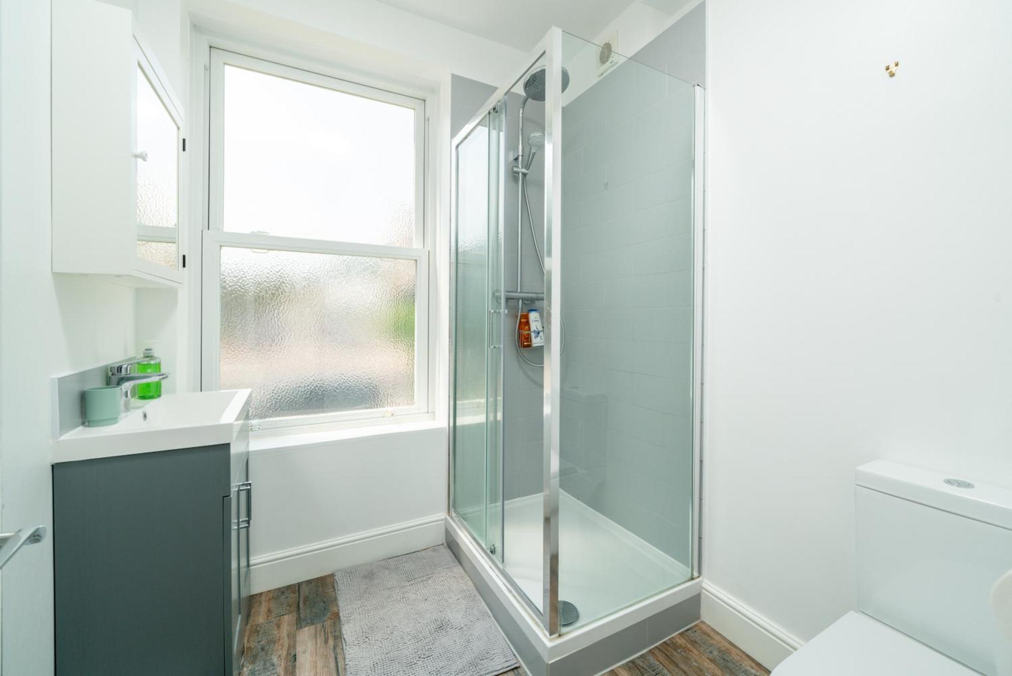 Lovely & Bright 1 Bedroom Flat In London's Zone 2 * Londen