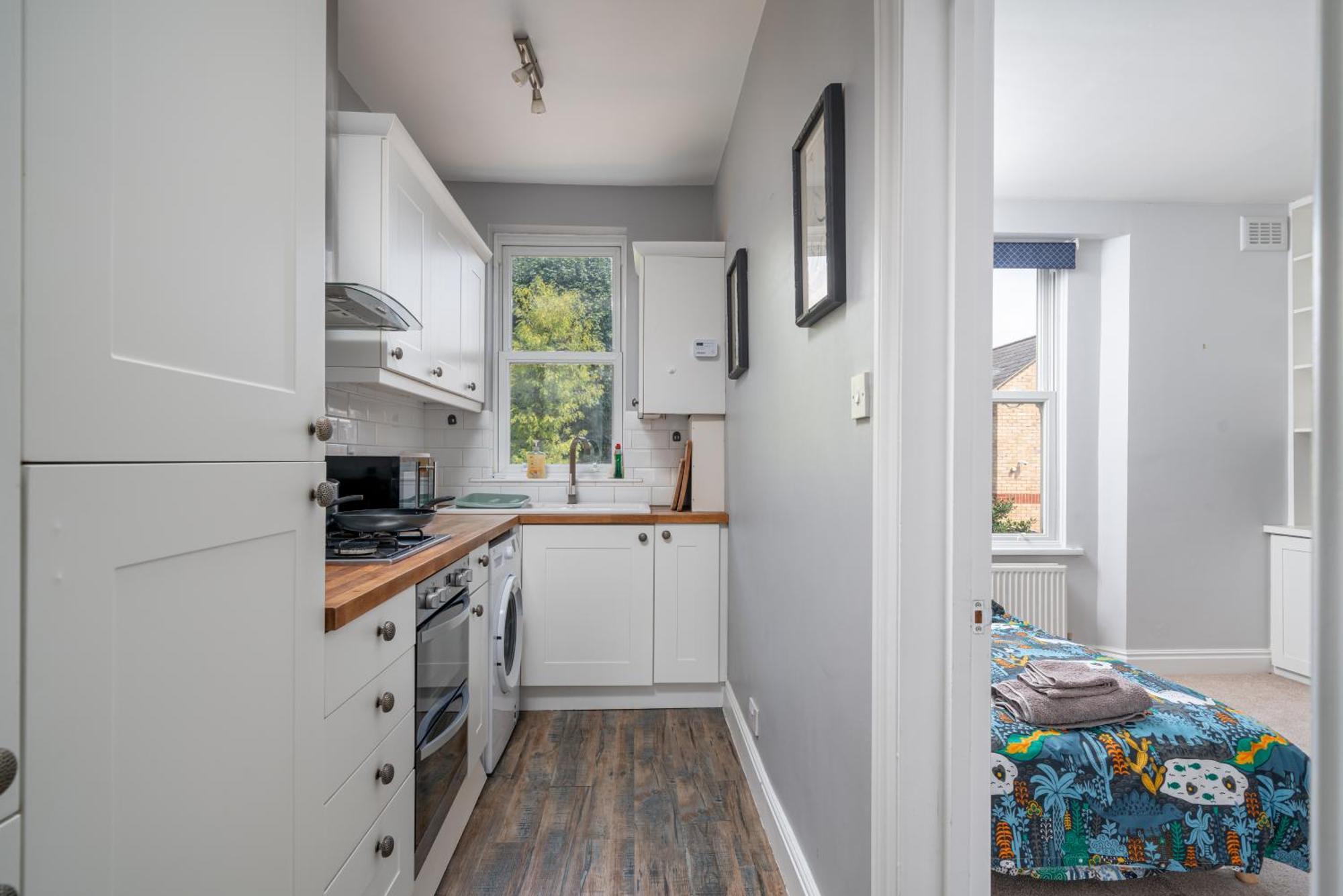 Lovely & Bright 1 Bedroom Flat In London's Zone 2 * Londen