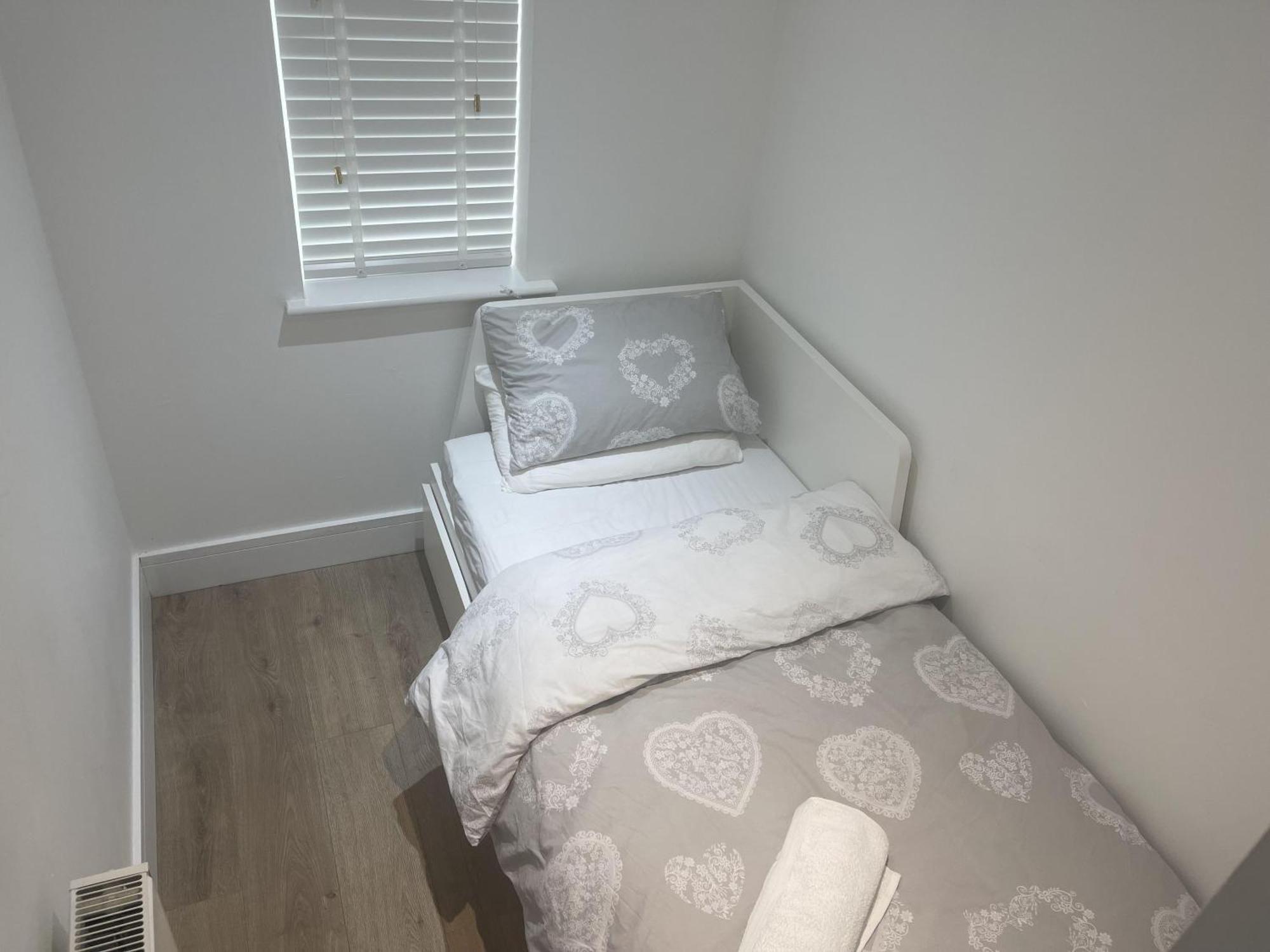 Cozy House With 3 Bedrooms Holiday home London