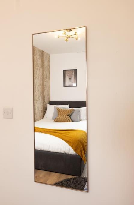 Stylish 3 Bed Near Downtown & Free Parking