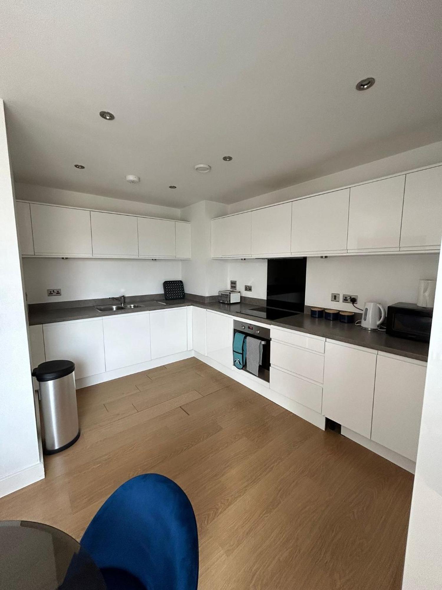 Stylish 3 Bed Near Downtown & Free Parking Leilighet *