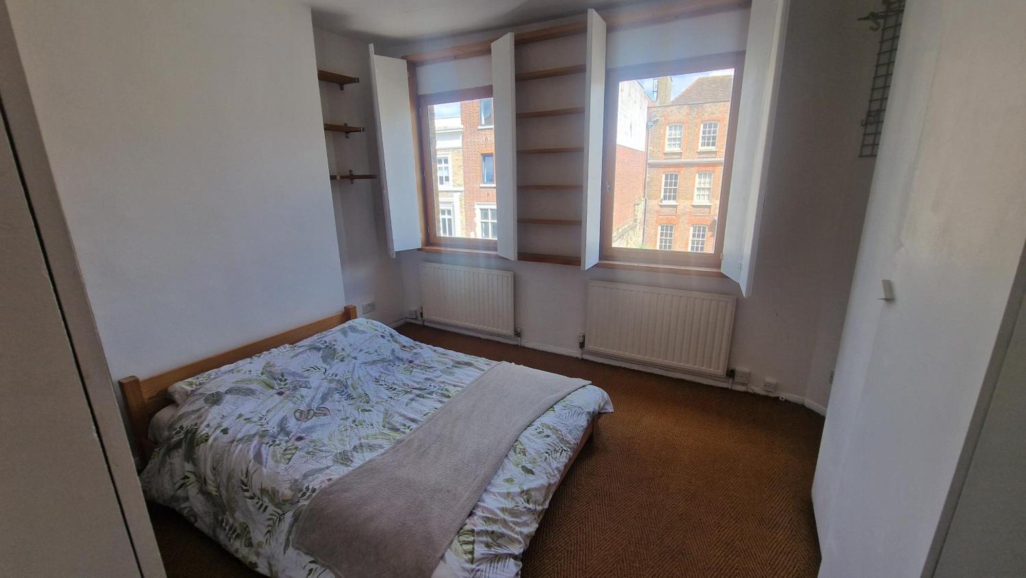1 Bedroom-1 Bathroom-walkinshower-terrace Londen