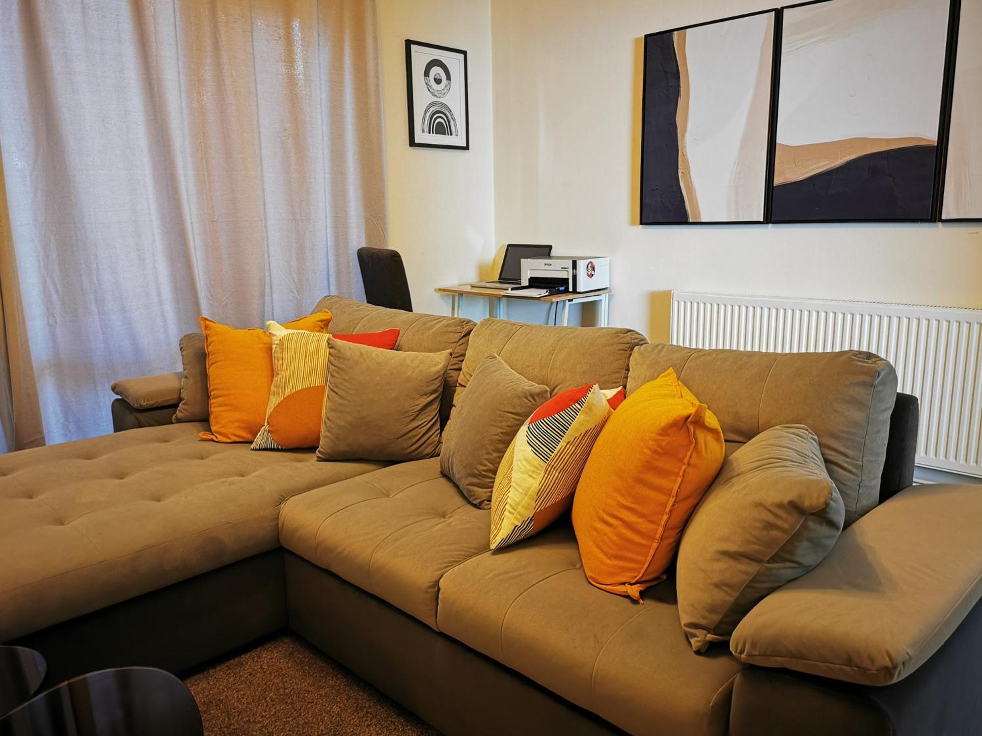 Charming House With 3 Bedrooms Near O2arena Holiday home London