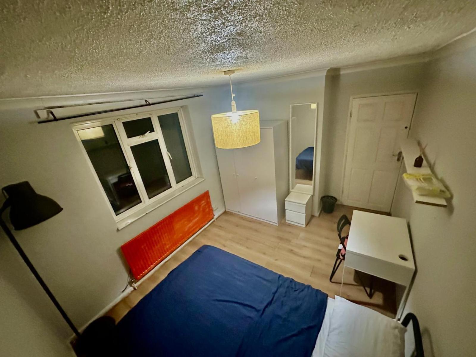 Whitechapel R2 Guest house