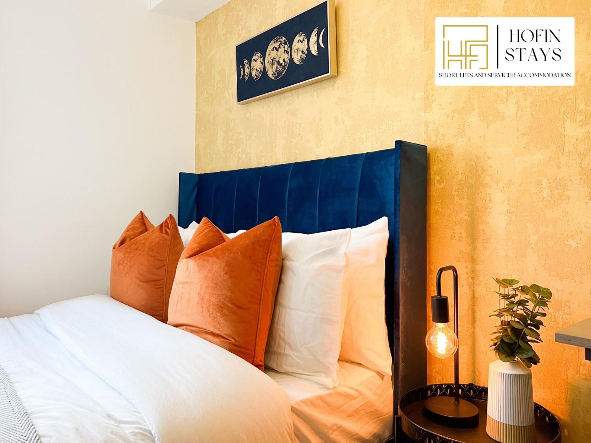 Last-minute Specials L Premium On 2 Double Bed For 6 Guests L Deals L Hofin Short Lets & Serviced * London