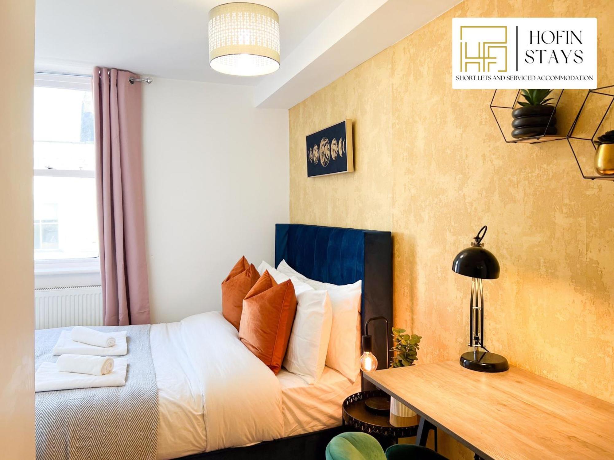 Last-minute Specials L Premium On 2 Double Bed For 6 Guests L Deals L Hofin Short Lets & Serviced London
