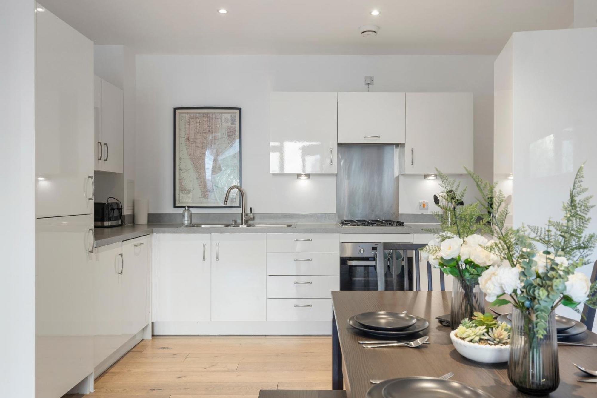 Outstanding 2 Bed Zone 2 Near Apartment