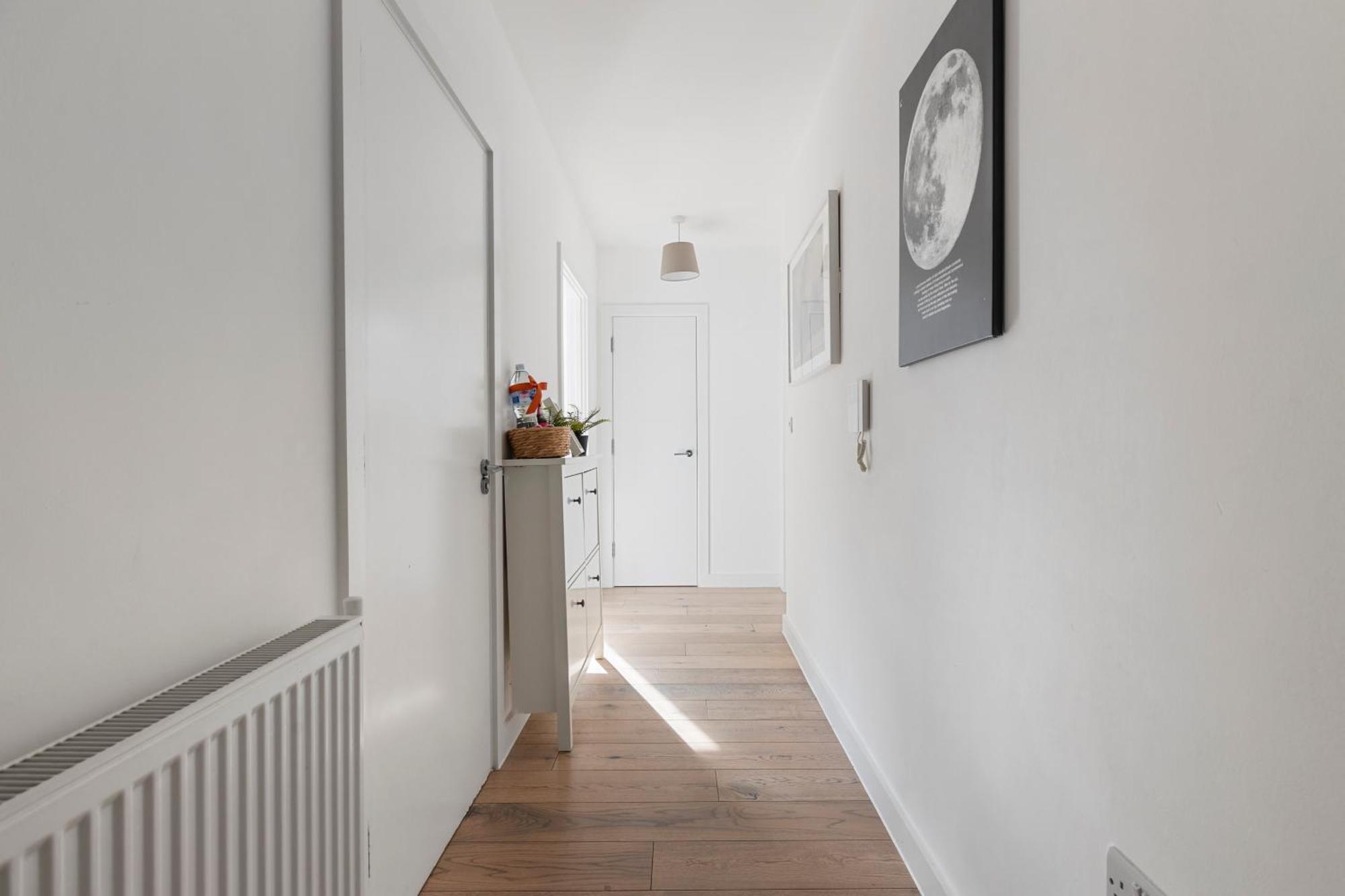 Apartment Outstanding 2 Bed Zone 2 Near