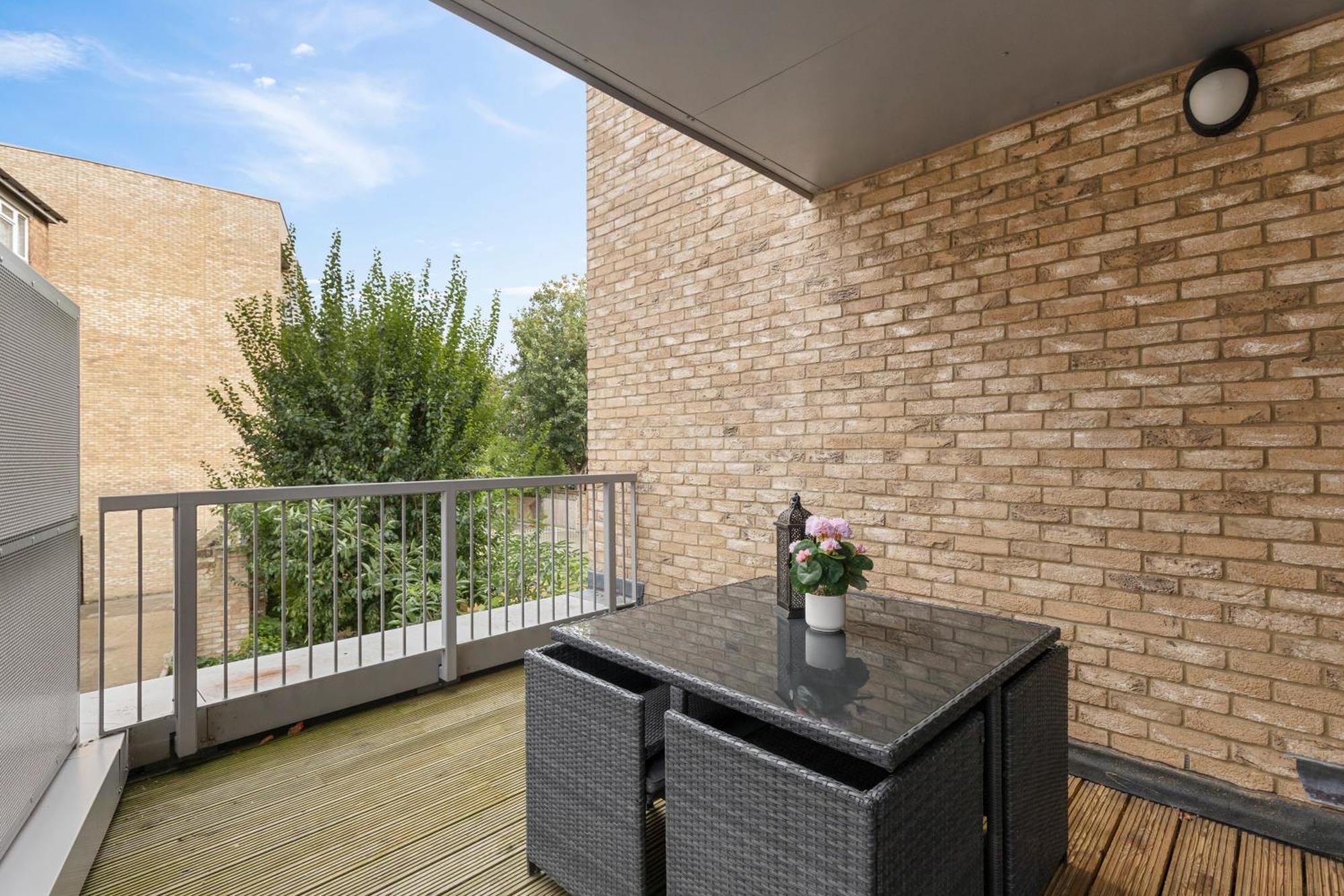 Outstanding 2 Bed Zone 2 Near Apartment *
