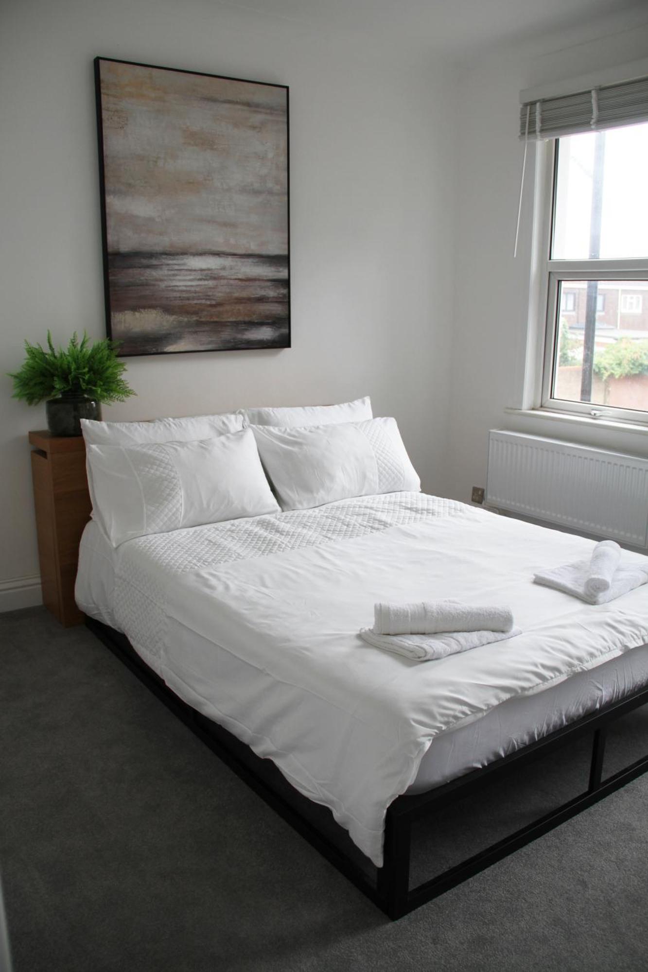 No 10 Spacious 2-bedroom House In Stratford With Parking For Up To Six Holiday home *