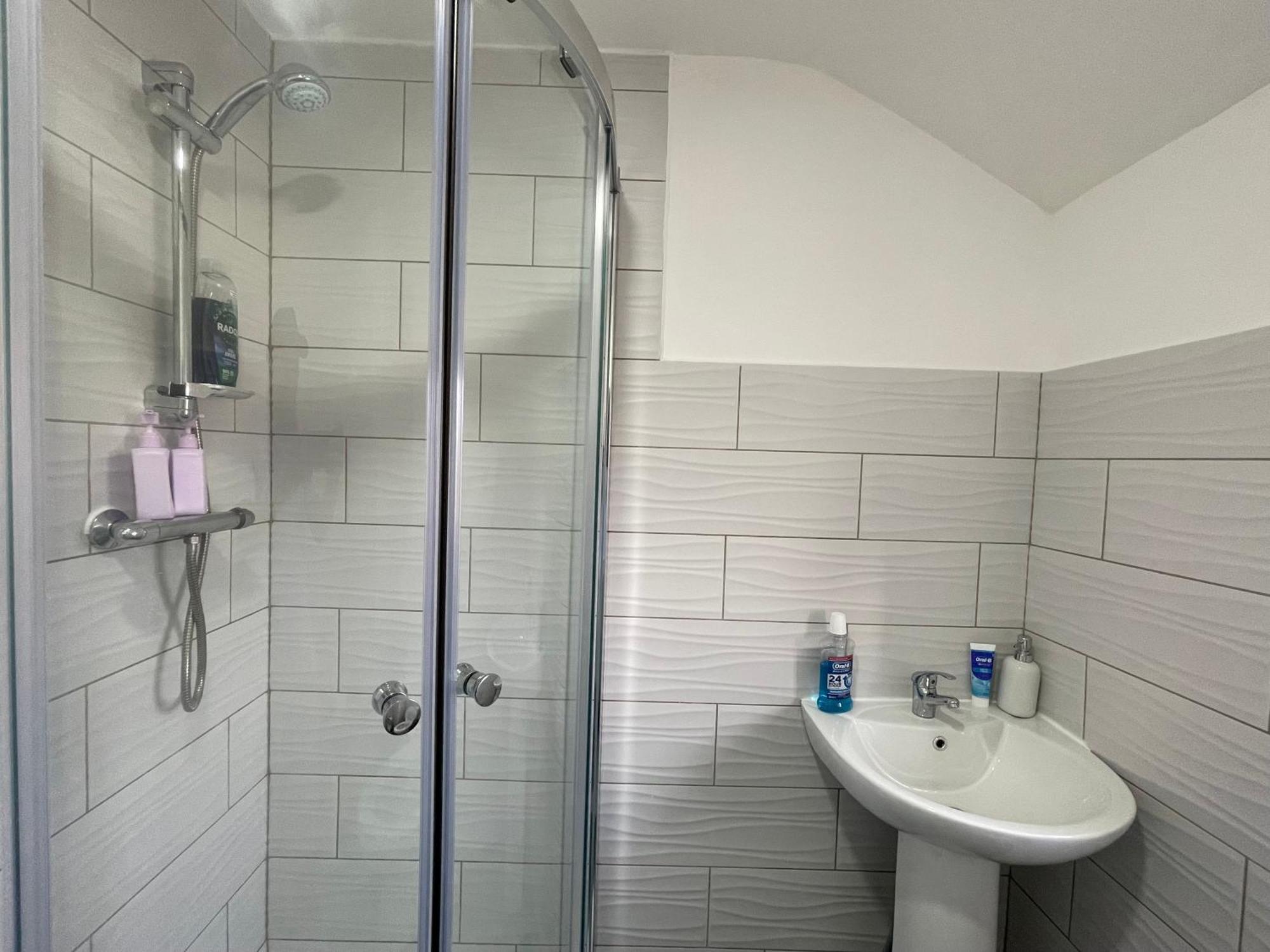 Two Bedroom Central Location Modern Flat Stratford Appartement Londen