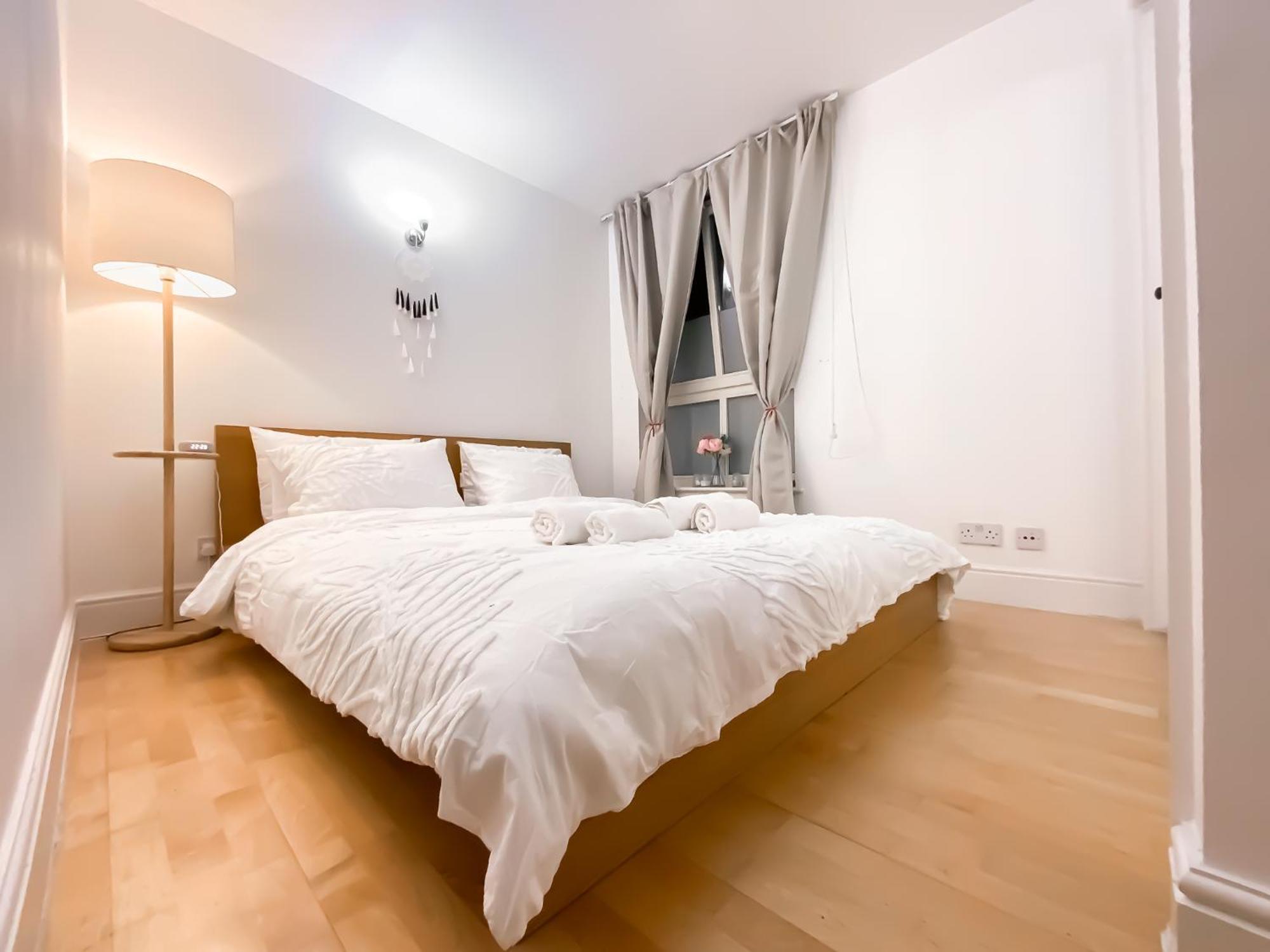 Lovely 1 Bedroom With Hottub, Sauna, Gym Londen
