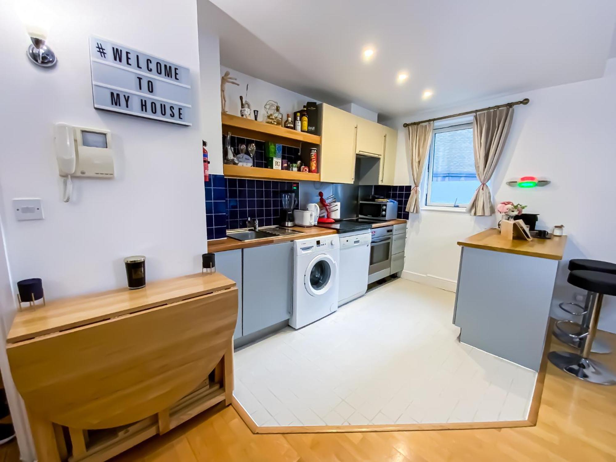 Lovely 1 Bedroom With Hottub, Sauna, Gym Appartement Londen
