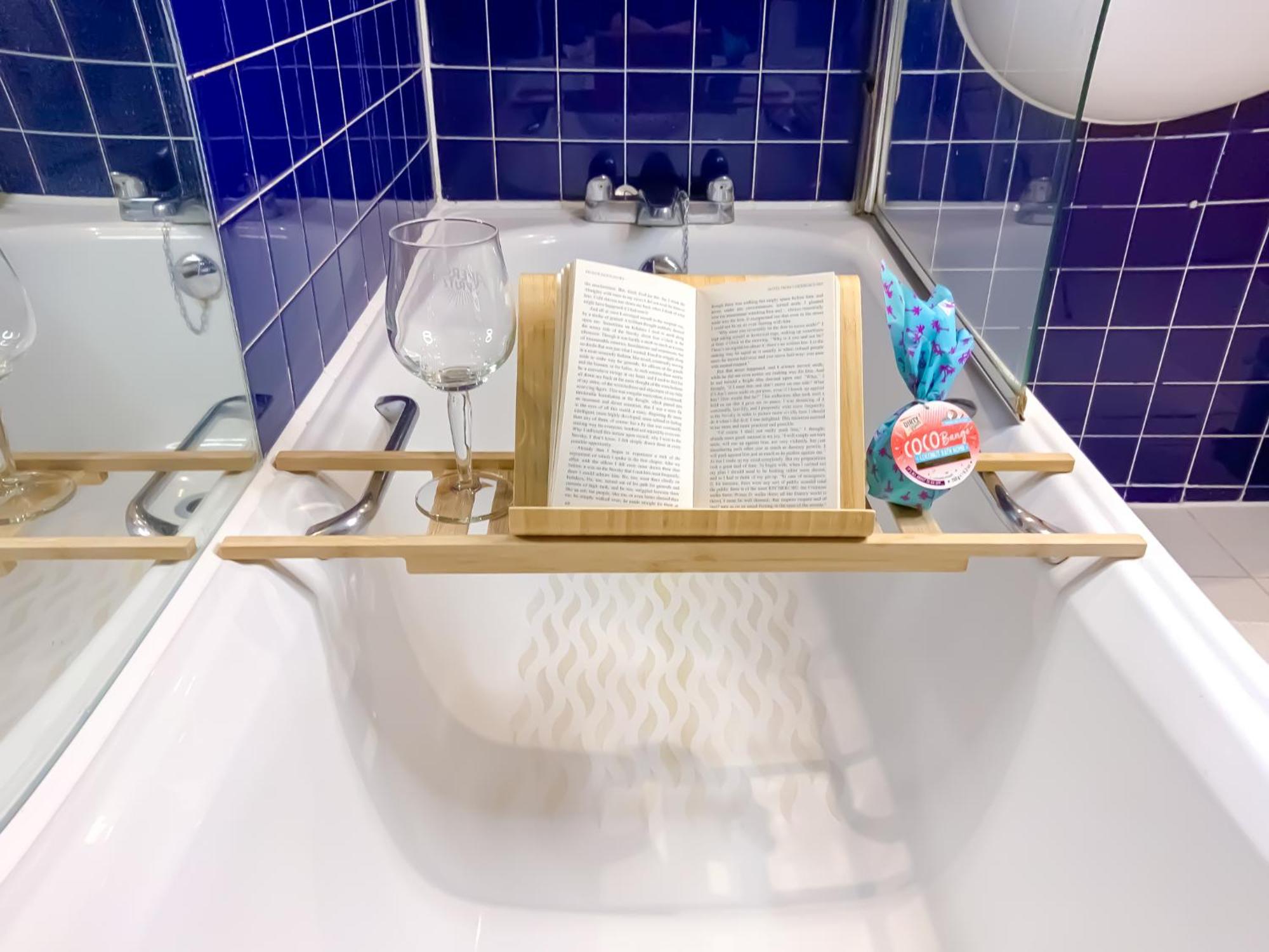 Lovely 1 Bedroom With Hottub, Sauna, Gym Londen