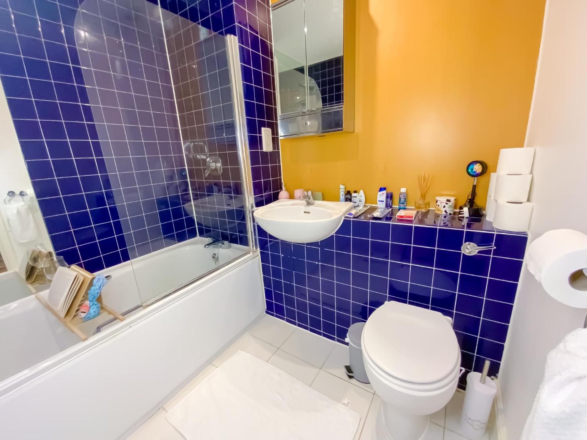 Lovely 1 Bedroom With Hottub, Sauna, Gym Appartement Londen