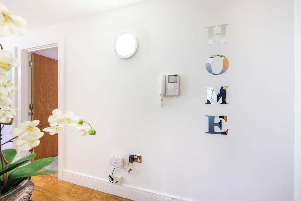 Contemporary 2 Bedroom Flat In Canary Wharf London
