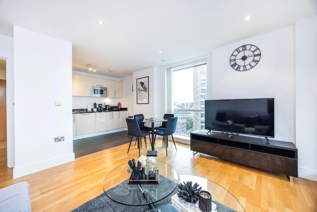 Contemporary 2 Bedroom Flat In Canary Wharf * London