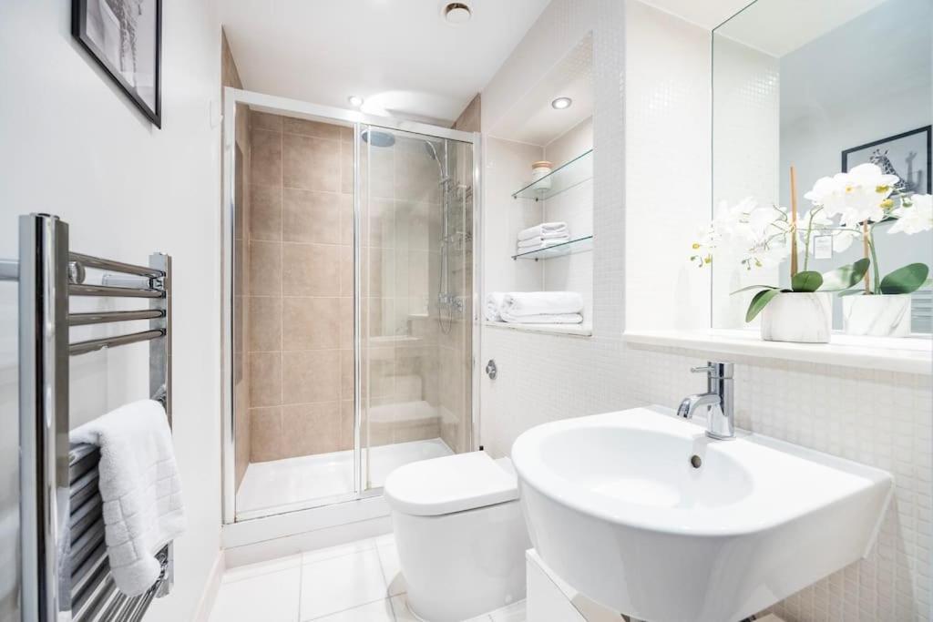 Apartment Contemporary 2 Bedroom Flat In Canary Wharf London
