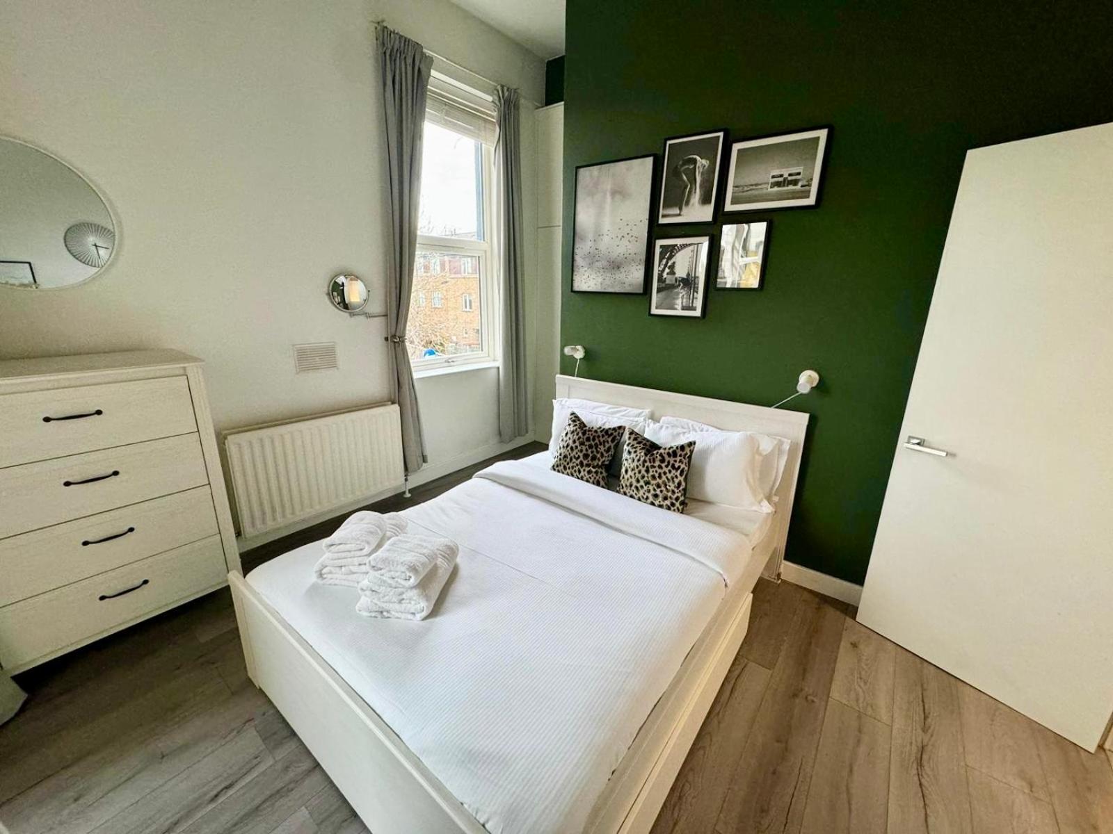 Spacious Modern 1-bed Near Victoria Park London