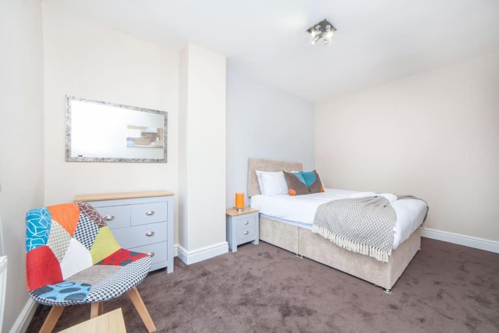 Spacy 3 Bedroom Woolwich Apartment *