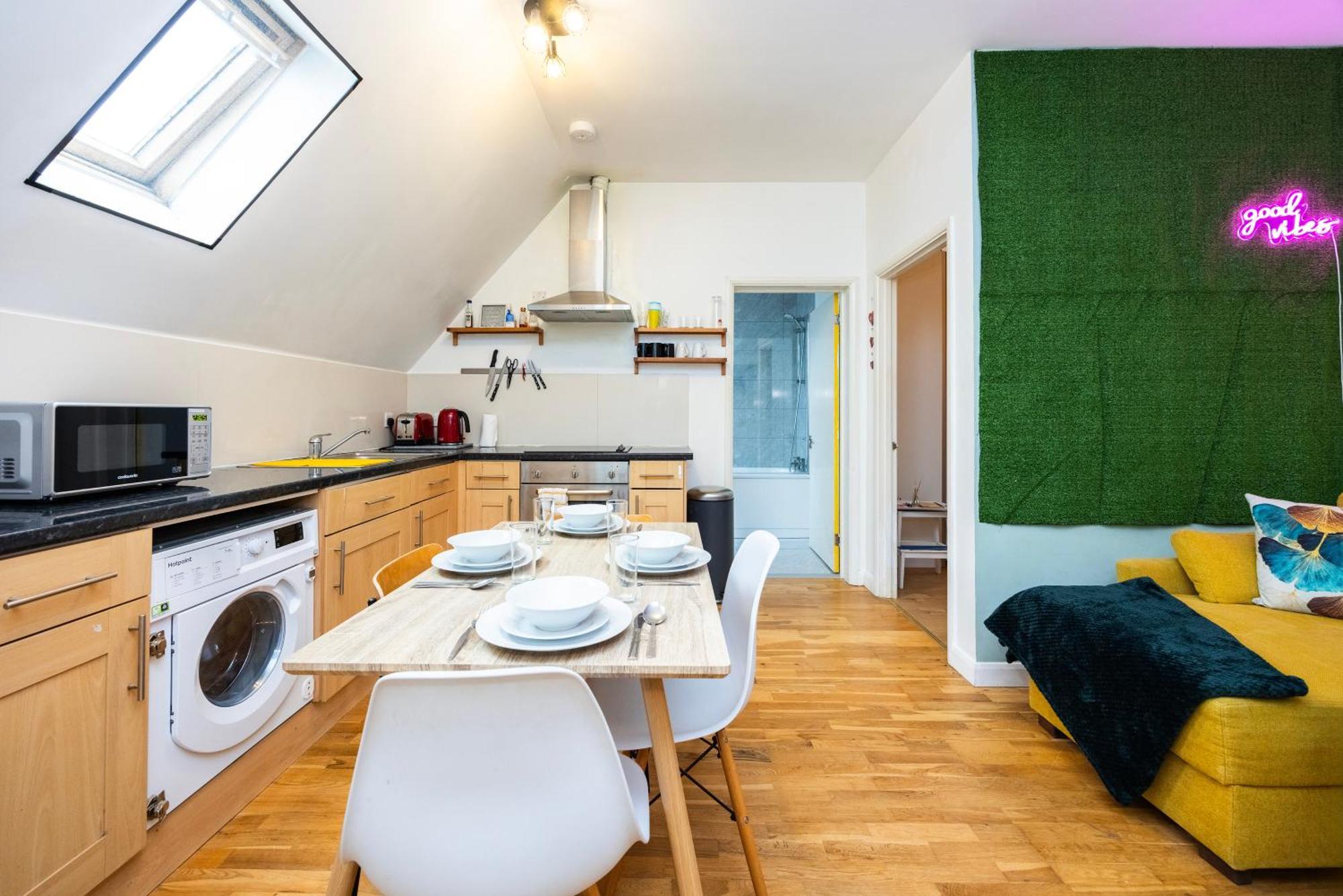 Vibrant Fresh Flat Near The Station - New Cross - Goldsmiths Apartment *