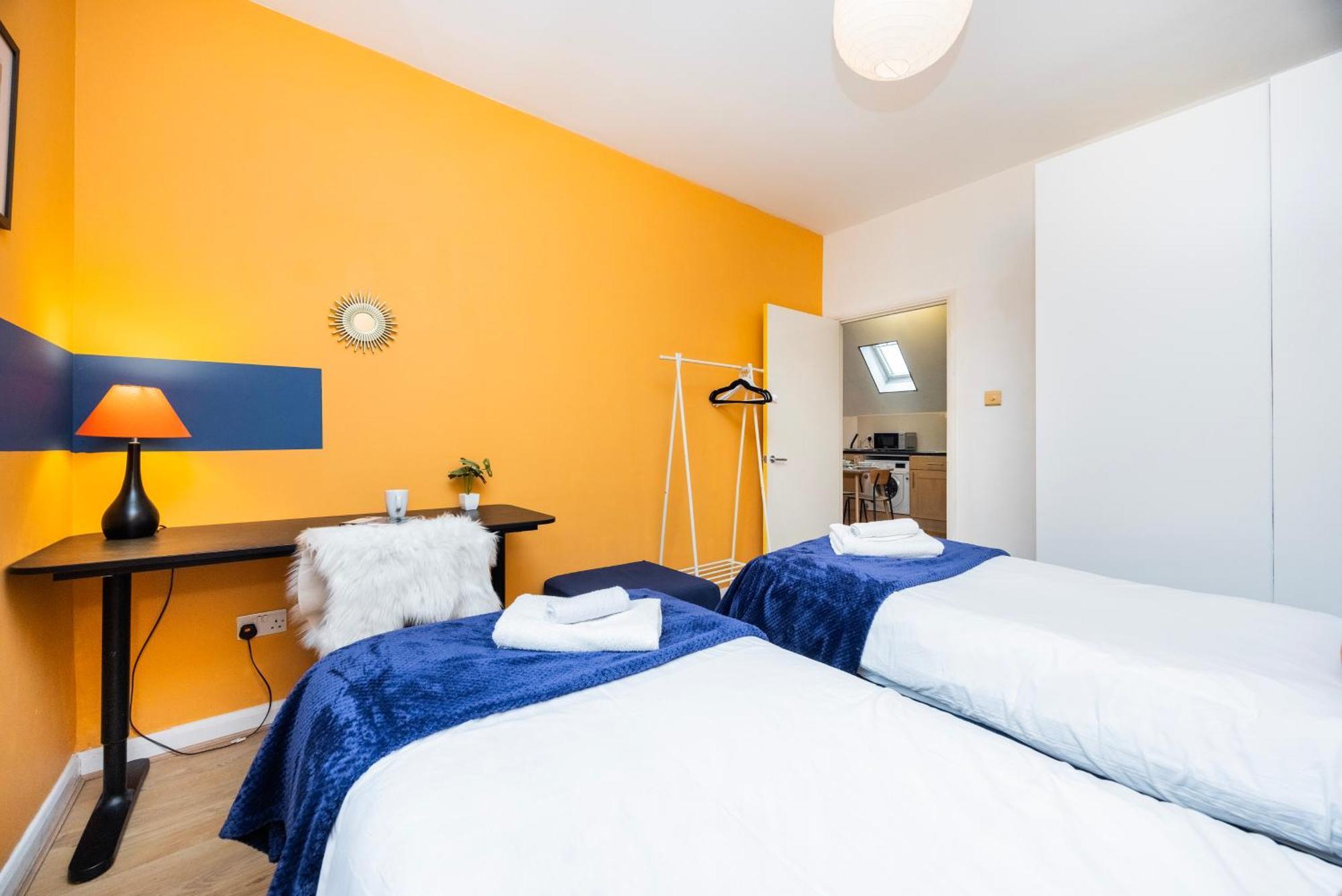 Vibrant Fresh Flat Near The Station - New Cross - Goldsmiths Apartment *
