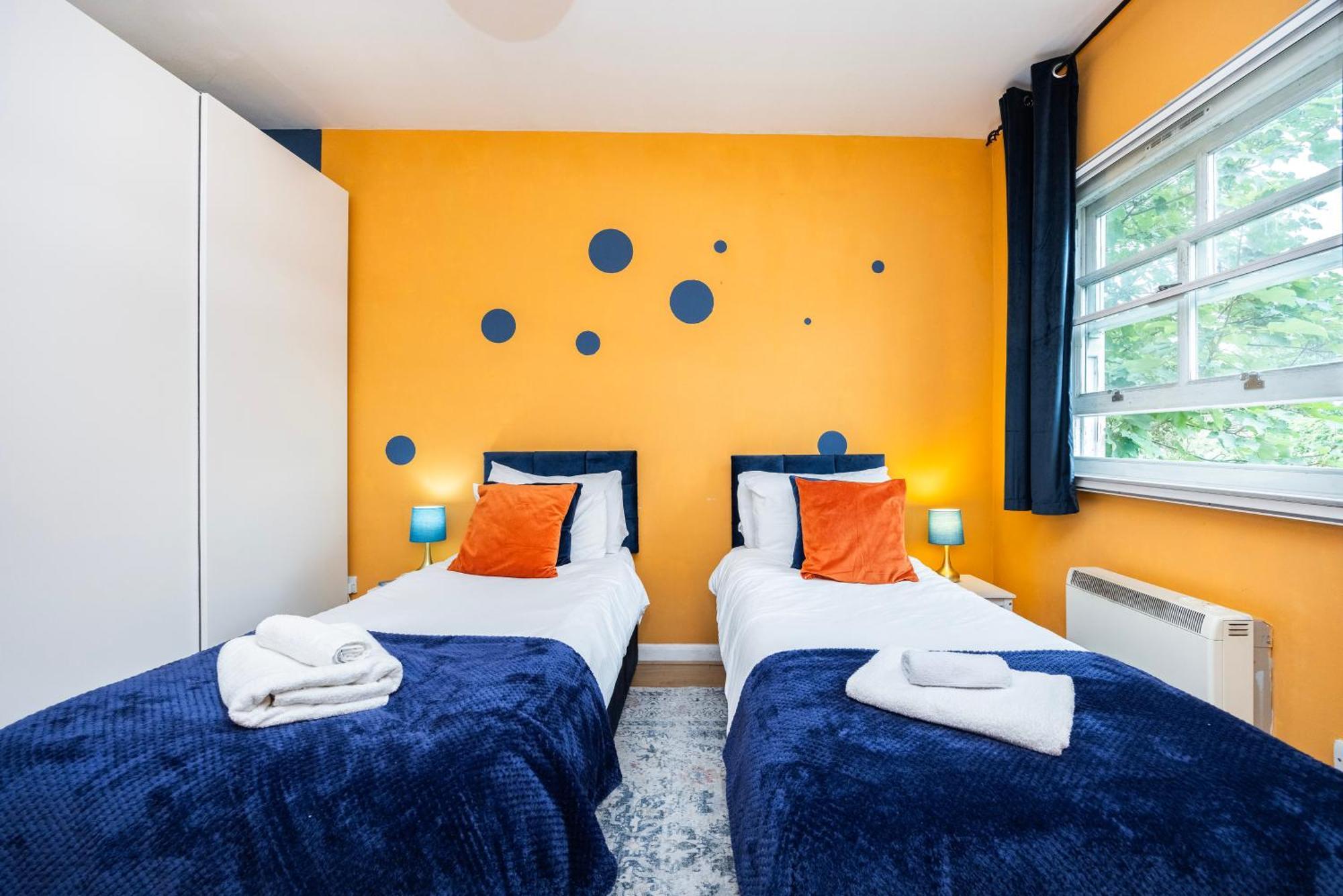 Vibrant Fresh Flat Near The Station - New Cross - Goldsmiths Apartment London