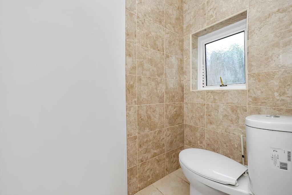 Enquires At The Panel By Harlington 8 Bed Apartment *