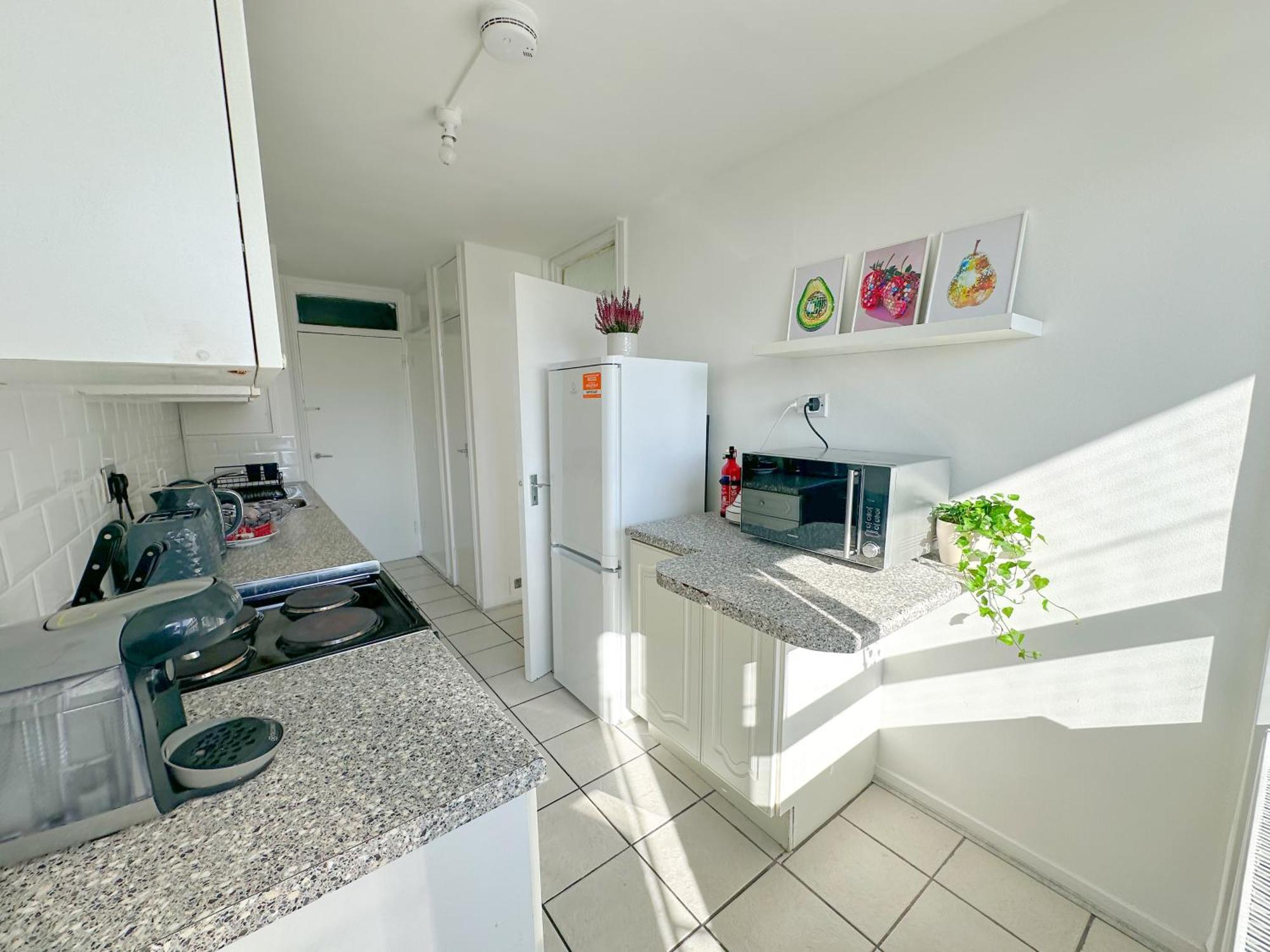 3 Bedroom Flat Haggerston, Hackney, * London