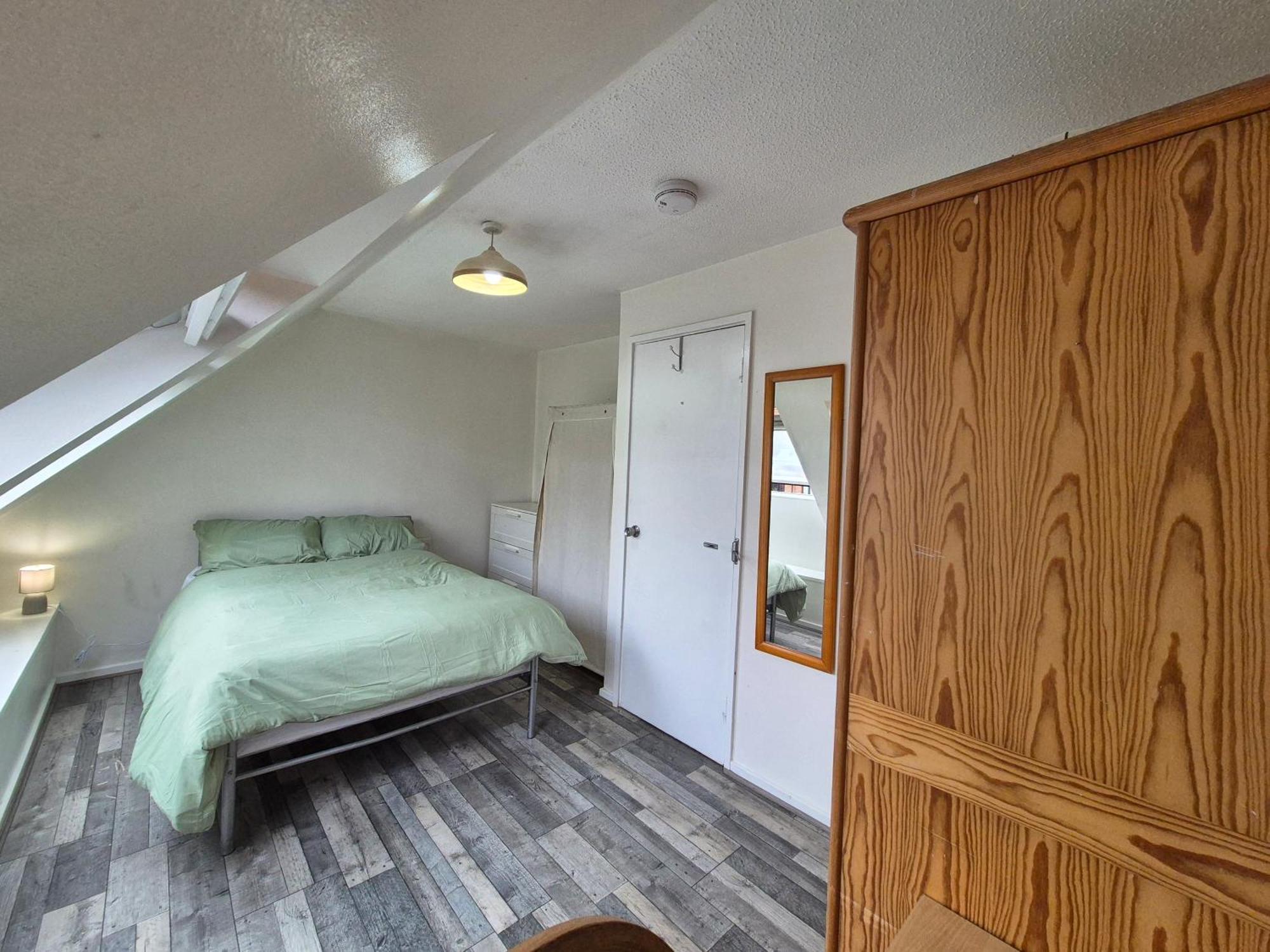 Accommodatie bij particulieren Spacious And Elegant With En-suites Available In Canary Wharf Londen