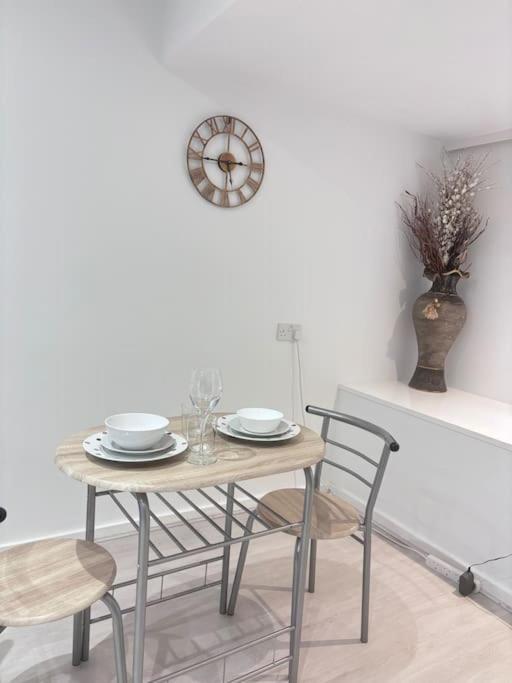 Cosy In Quiet Location London