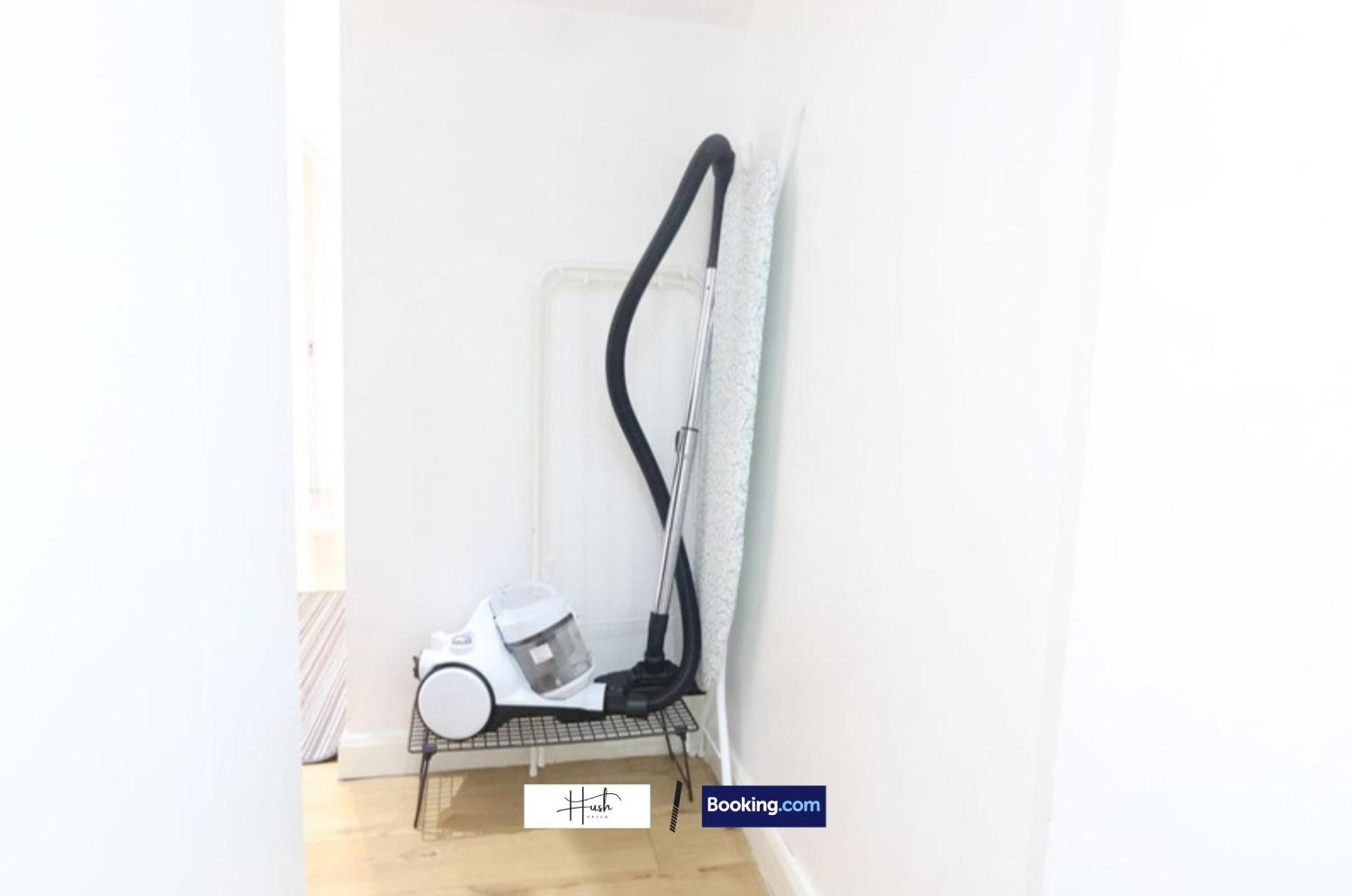 Apartment 2 Bedroom Flat By Hush Haven Homes Short Lets And Serviced With Garden & Free Parking Near Excel, Lcy Airport London