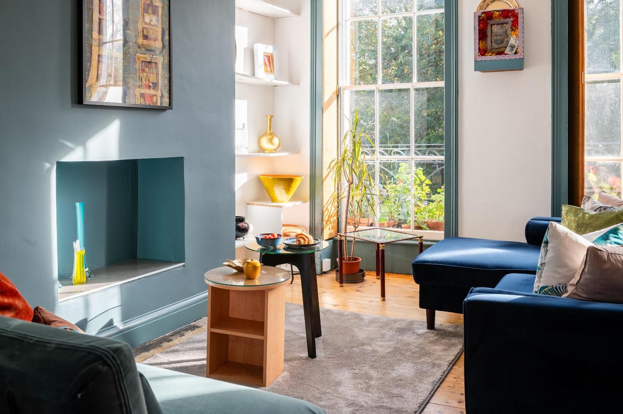 1 Bedroom Chic Flat By Hostarahomes, Sleeps Up To 4, Full Apartment, Location