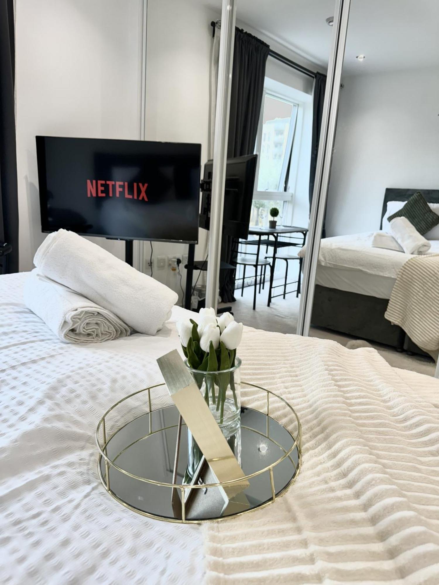 Kayz Lodge- Luxury Ensuite-private & Shared In A New House At The Olympic Village Overlooking Stratford Westfield And Tube Station * London