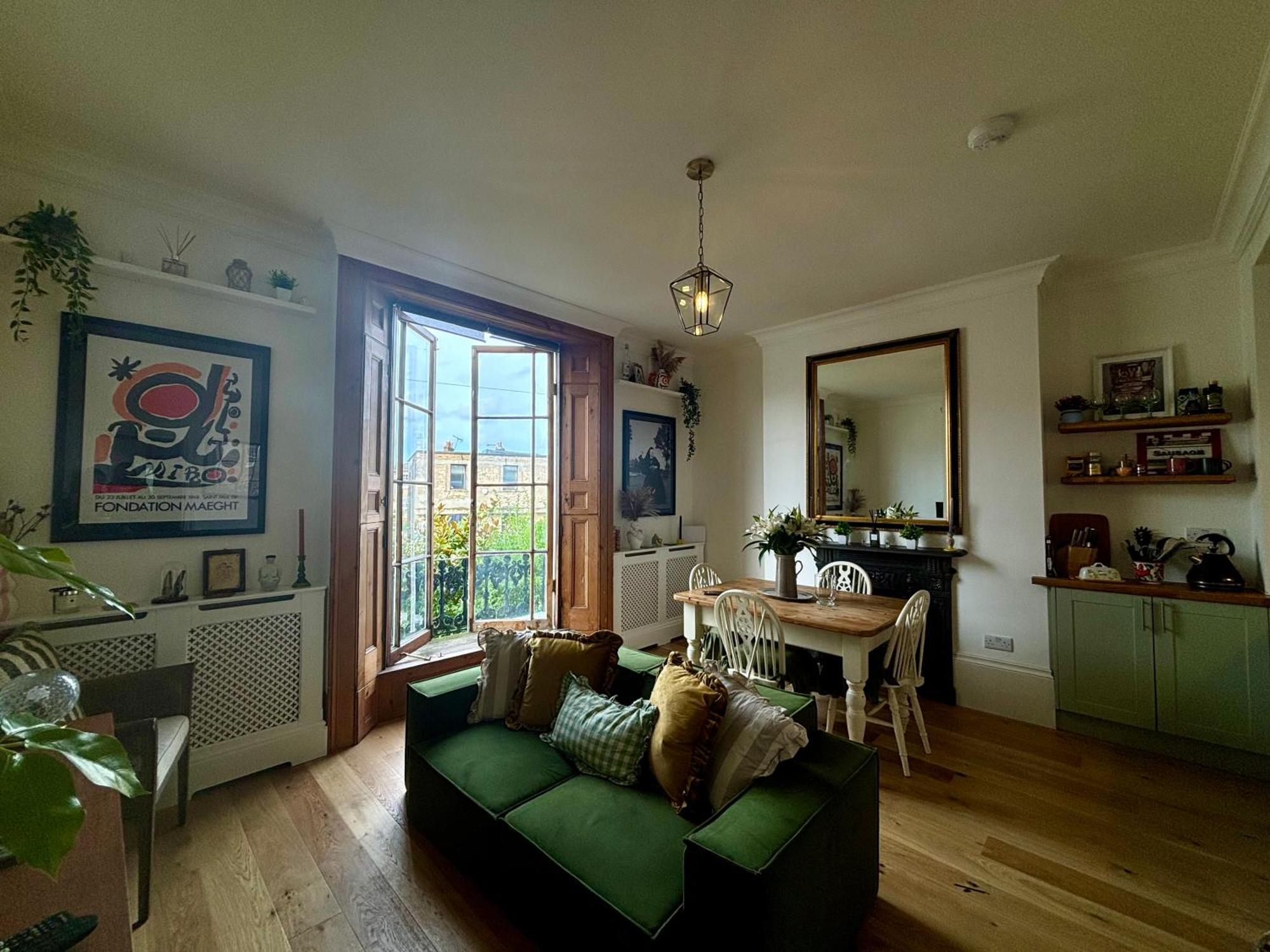 Vintage-inspired 1bd Flat In De Beauvoir Town Apartment London