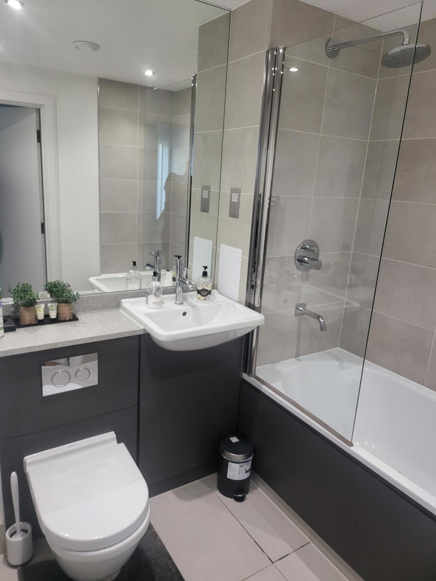 Lodge Kayz Lodge- Luxury Ensuite-private & Shared In A New House At The Olympic Village Overlooking Stratford Westfield And Tube Station London