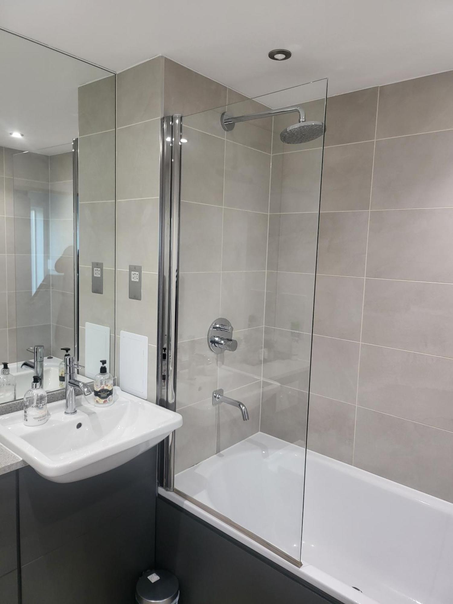 Kayz Lodge- Luxury Ensuite-private & Shared In A New House At The Olympic Village Overlooking Stratford Westfield And Tube Station *